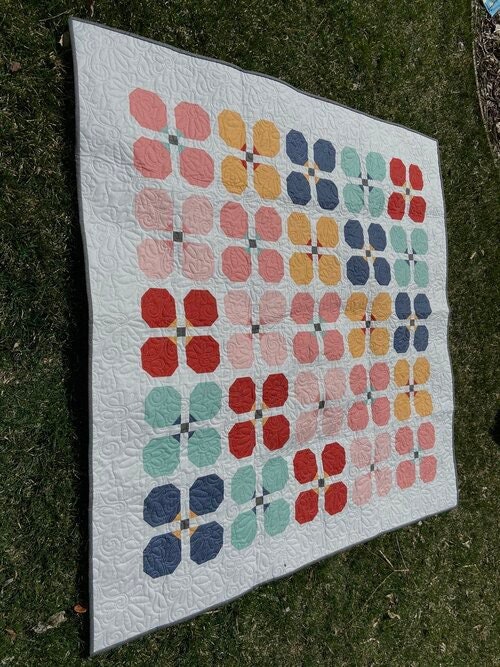 Poppie Cotton Clover Quilt Pattern Finished Size: 59”x59”