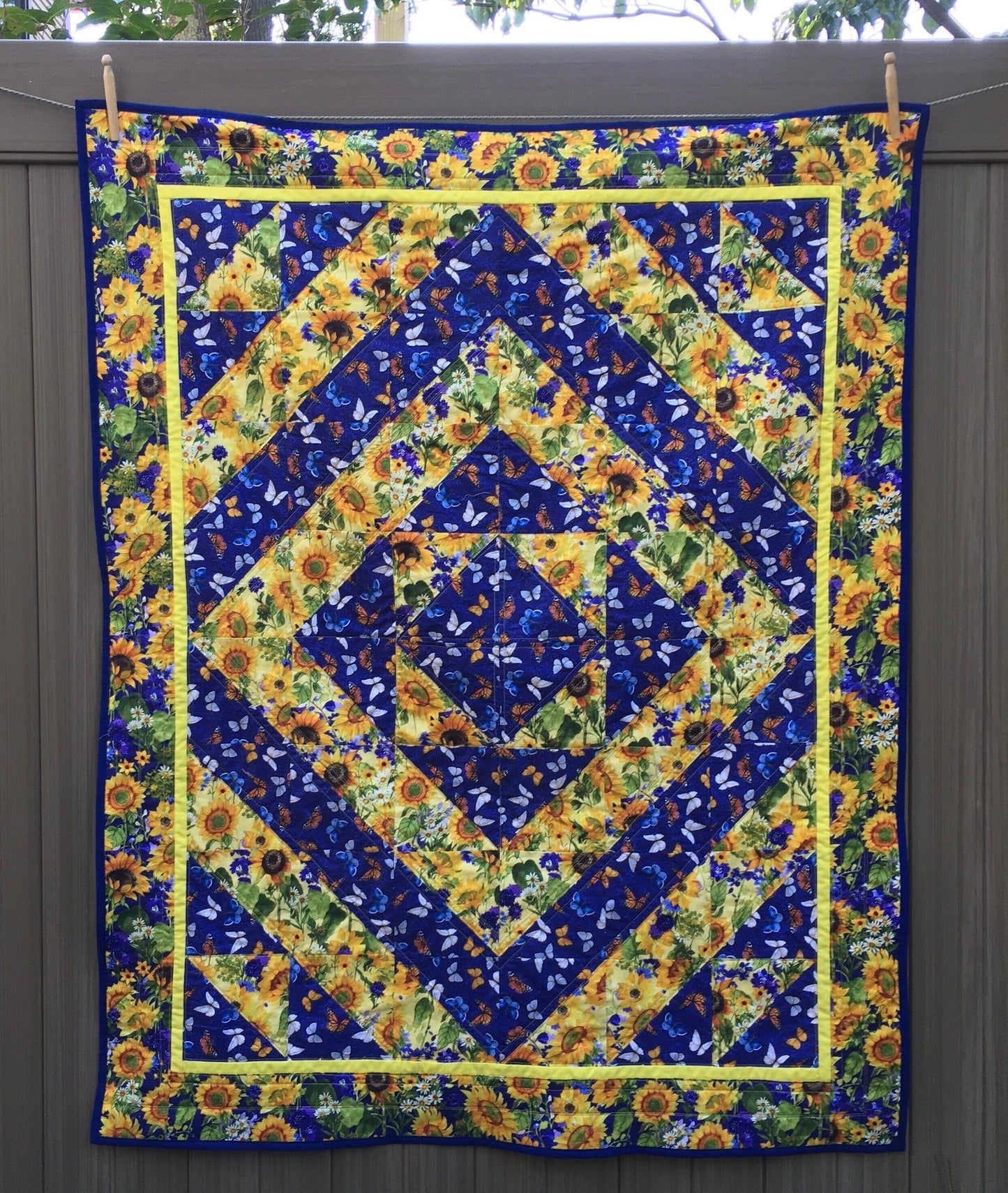 Fabric Cafe Kaleidoscope Quilt Pattern (uses only 3YDS of fabric) Finished Size 46”x58”