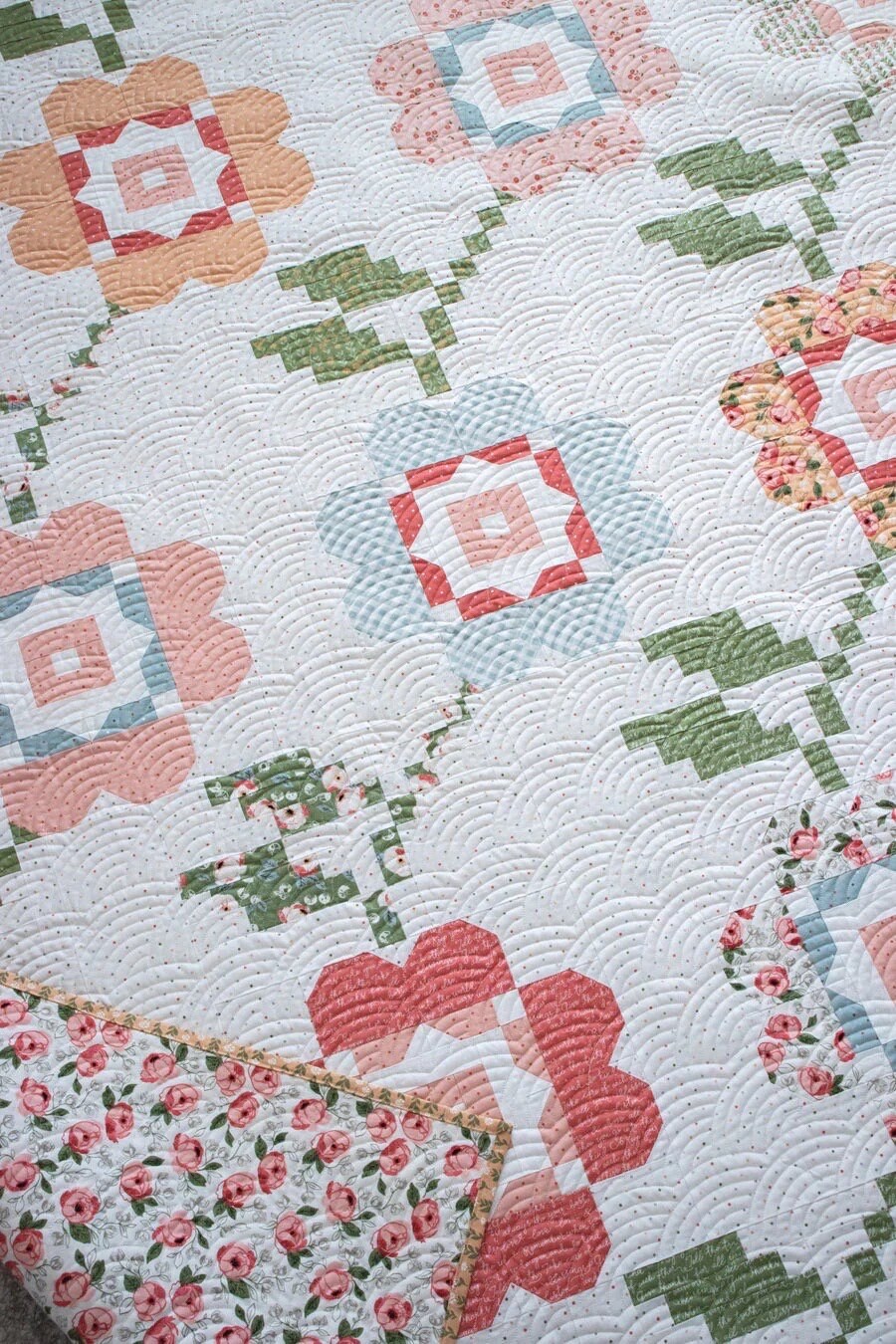 Lella Boutique Bloomers Quilt Pattern Finished Size: 83.5"x85.5"