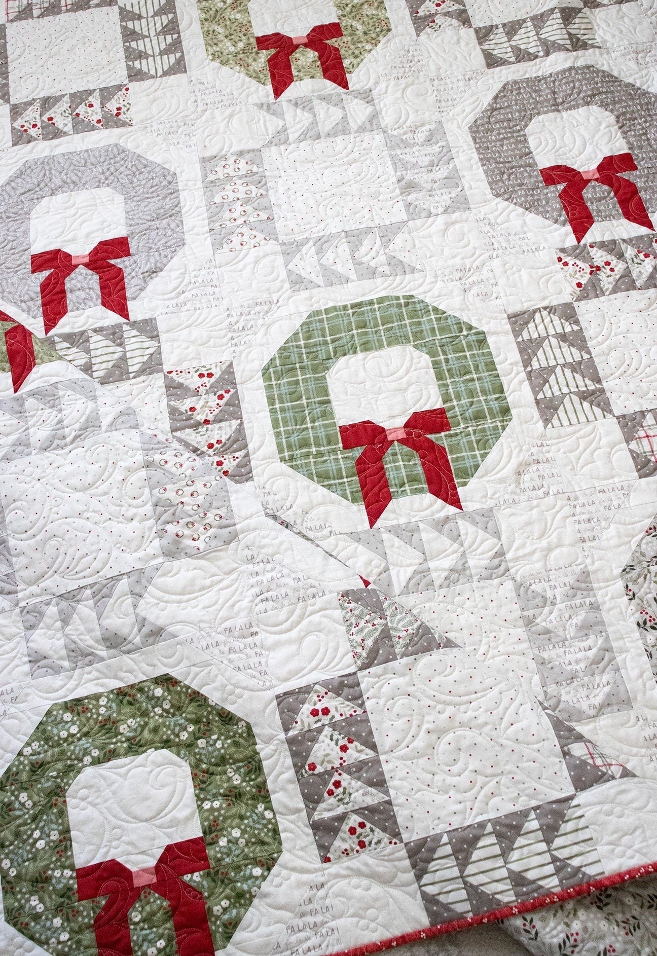 Lella Boutique Good Tidings Quilt Pattern Finished Size: 80.5"x80.5"