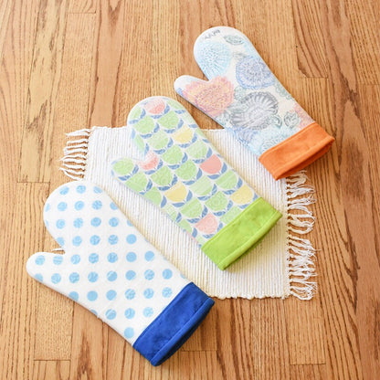 Around The Bobbin Hot Stuff Oven Mitt Pattern (Includes One Silicone Insert)