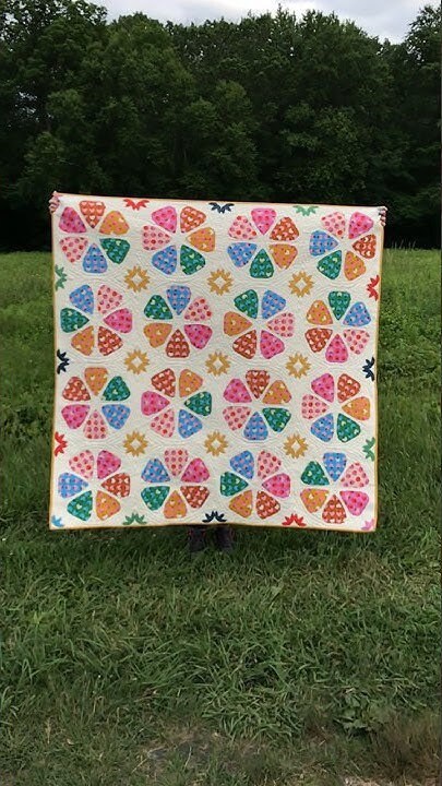 Whole Circle Studio Berry Blossoms Quilt Pattern (4 Size Variations Per Pattern)