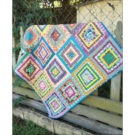 Lynne Wilson Designs Pleated Log Cabin Quilt Pattern Finished Size: 38"x38"