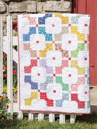 Annie's Quilting Scrap-Happy Quilts Pattern Book (12 Projects Per Book)